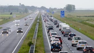 file vluchtstrook file boete boetes bekeuring uitvoegstrook uitvoegen afrit snelweg