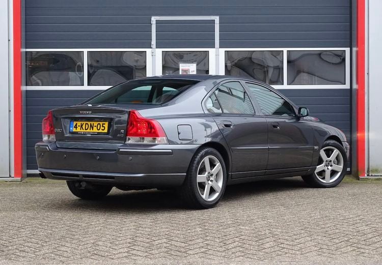 Volvo S60 R occasion sportsedan tweedehands auto sleeper