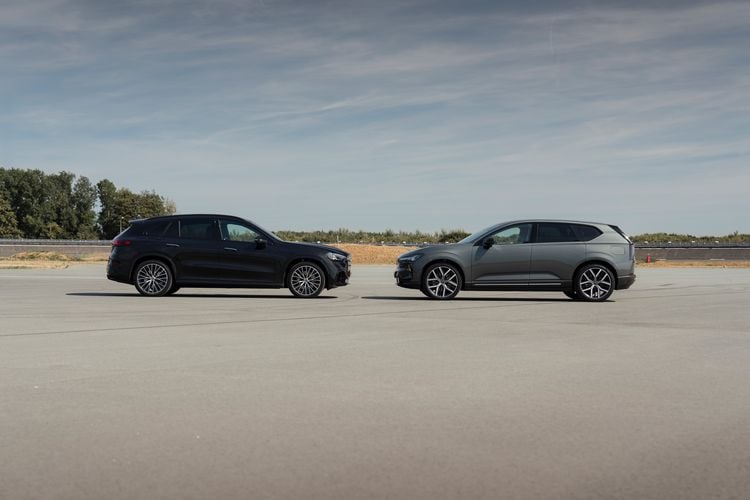 Mercedes-Benz GLC en Volvo EX60 in zijaanzicht