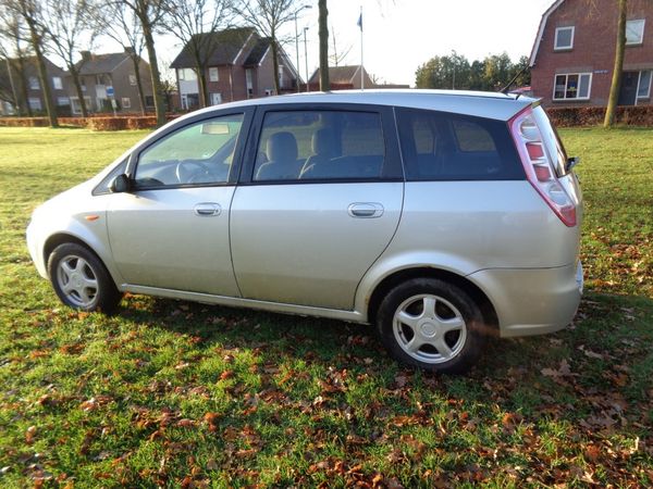 7-persoons occasion met lage kilometerstand voor 850 euro