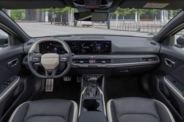 Dashboard van de Kia K4 Sportswagon