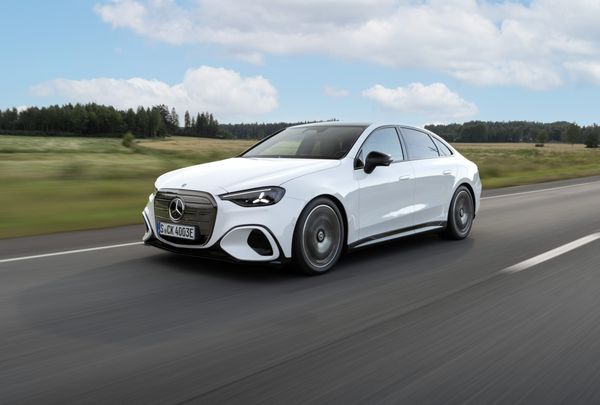 Mercedes-Benz C-klasse C 400 4MATIC review rijtest elektrische auto EV BMW i3 Neue Klasse