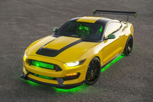 ole yeller ford mustang