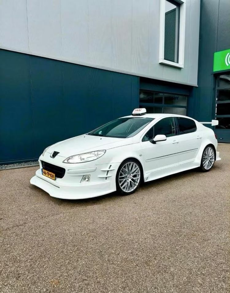 Unieke Taxi-filmauto te koop in Nederland als occasion