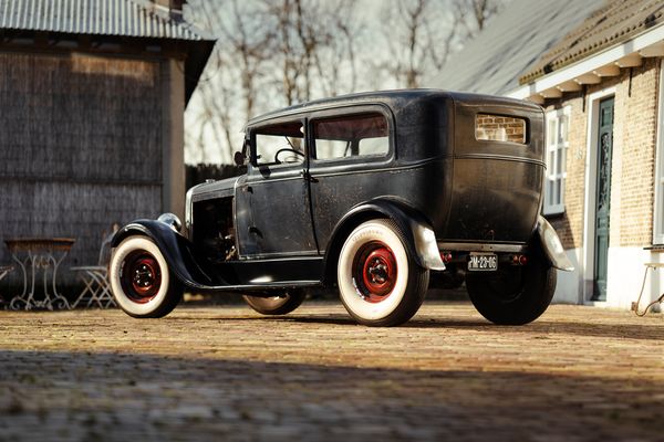 Dorus (29) zette een slijptol in zijn oldtimer: "Hij zat nog in zijn originele lak"