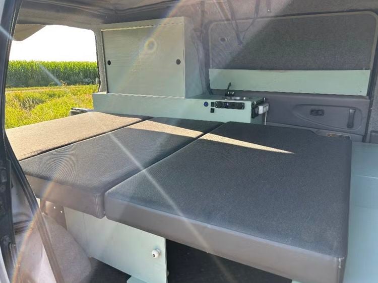 Mitsubishi L400 4x4 camper kampeerauto offroad occasion tweedehands