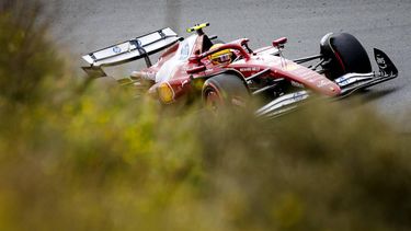 ZANDVOORT - Lewis Hamilton (Ferrari) tijdens de eerste vrije training, voorafgaand aan de F1 Grand Prix van Nederland op het Circuit van Zandvoort. ANP SEM VAN DER WAL