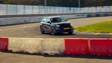 Abarth 600e Turismo hot hatch EV elektrische auto