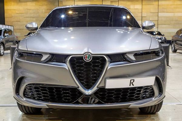 Alfa Romeo Tonale Front