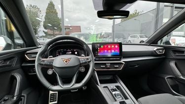 Jonge sportieve plug-in hybride voor het gezin kost nu helft van nieuwprijs, occasion