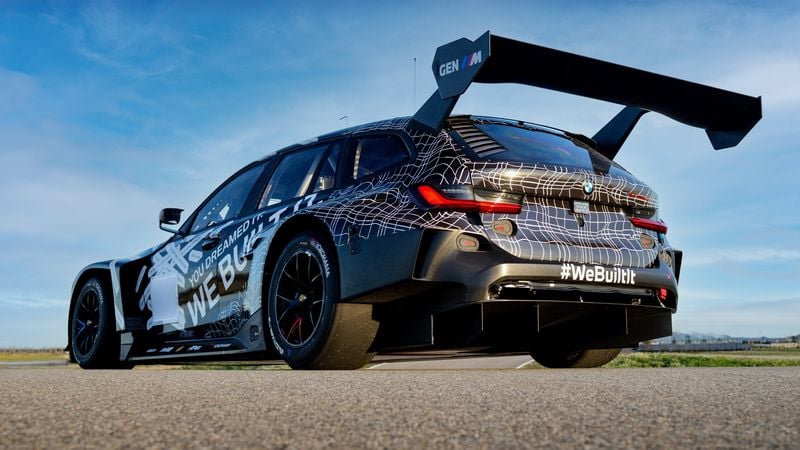 1 aprilgrap wordt ineens werkelijkheid: BMW M3 GT3 Touring eet Porsches als ontbijt