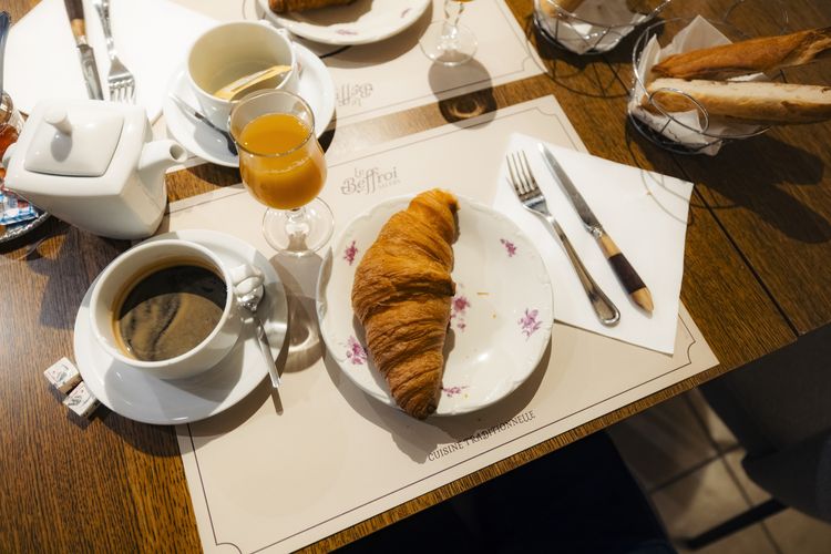 Ontbijttafel tijdens de Ferrari-reis door de Cantal