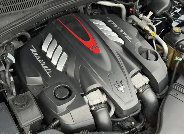 Maserati Quattroporte GTS occasion tweedehands auto V8 Volkswagen Golf