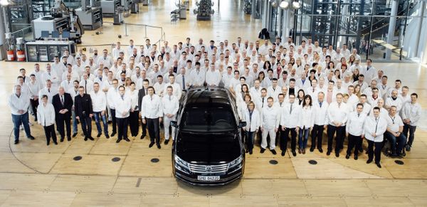 Volkswagen Phaeton fabriek Dresden autovisie.nl