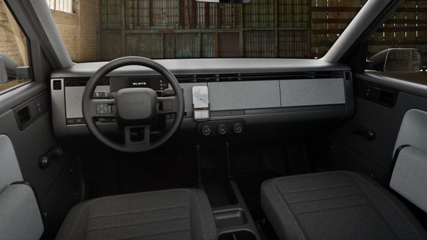 Slate Auto pick-up EV elektrische auto Jeff Bezos Donald Trump