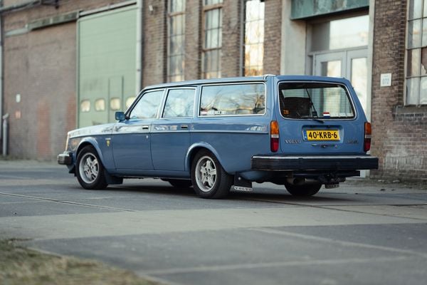 Volvo 245 Uw garage