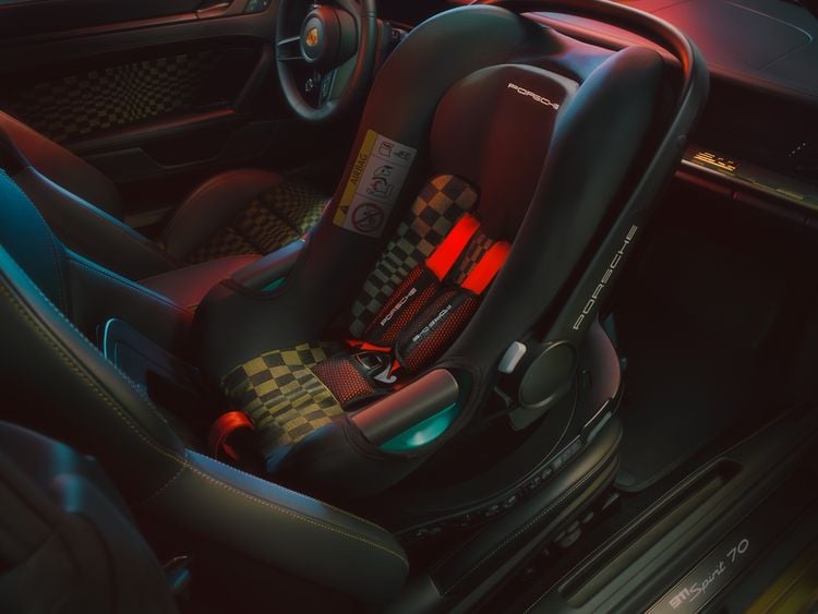 Waarom je een VR-bril op moet om nieuwe Porsche te configureren