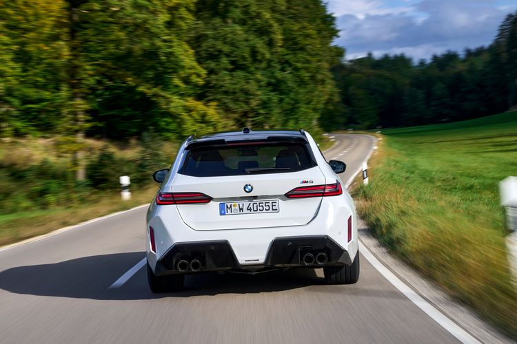 BMW M5 Touring review test