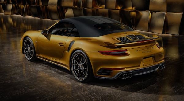 Porsche 911 Turbo s exclusive series back dak