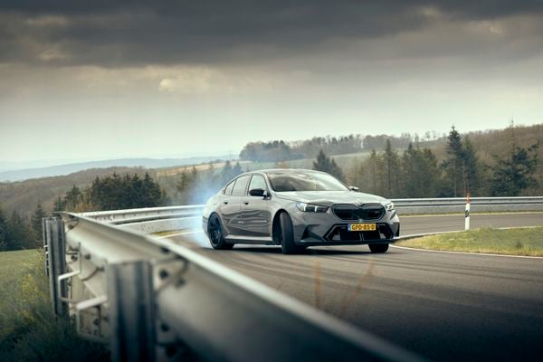 BMW M BMW M5 vs. Porsche Panamera: welke rijdt écht het leukst?