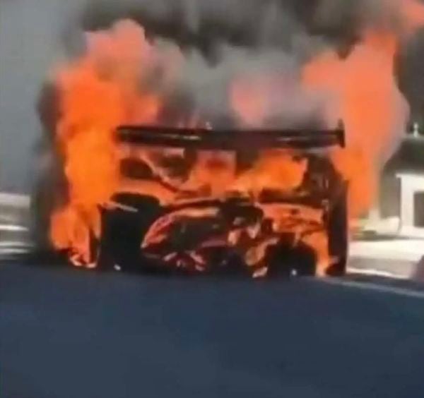 Koenigsegg Jesko brand vuur