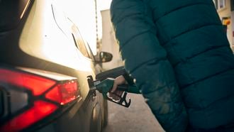 benzine Tanken na de ‘klik’ van het vulpistool: de gevolgen voor jouw auto