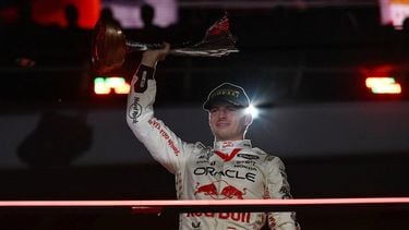2023-11-19 07:58:56 Red Bull Racing's Dutch driver Max Verstappen celebrates with the trophy  on the podium after winning the Las Vegas Formula One Grand Prix on November 18, 2023, in Las Vegas, Nevada.  
Jim WATSON / AFP