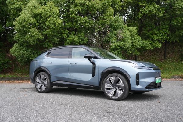 Lynk & Co 08 phev plug-in hybride