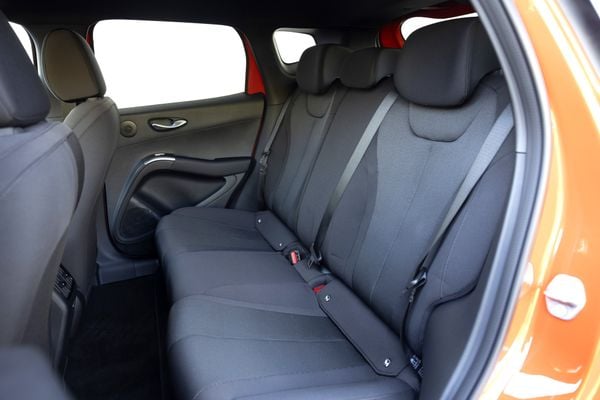 Achterbank van de BYD Dolphin G DM-i