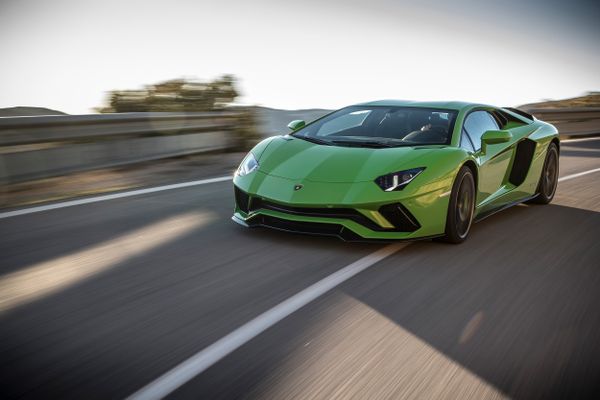 Lamborghini Aventador S - Autovisie.nl