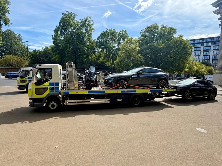 Politie Londen neemt supercars in beslag
