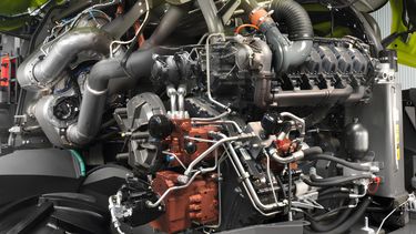 Deze Jaguar met 24,2-liter diesel-V12 maakt gehakt van alles, en je kunt ’m in Nederland zien