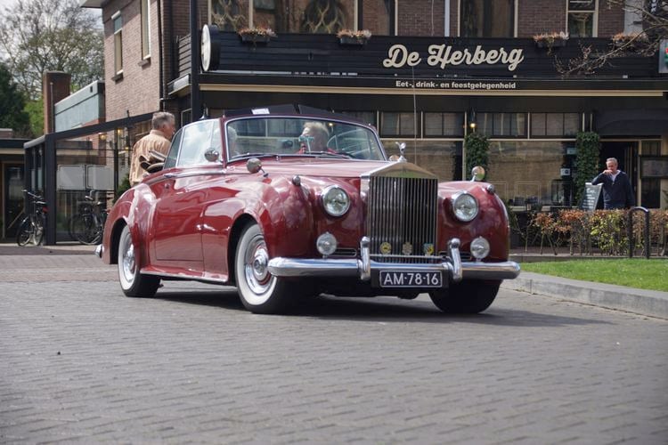Mascotte Bentley Rolls Royce aiutovisie