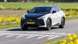 Lexus RZ550e