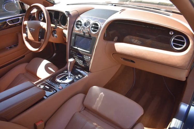 Bentley Continental Flying Spur occasion tweedehands auto VW Volkswagen ID.Polo