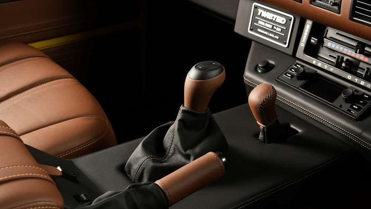 Stokoude Range Rover met 500 pk Corvette-V8 doet alles beter dan het origineel