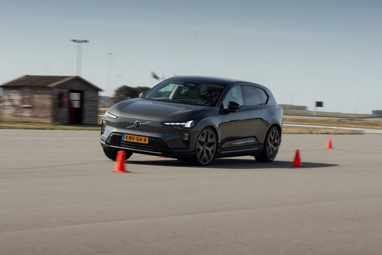Volvo EX60 op de testbaan