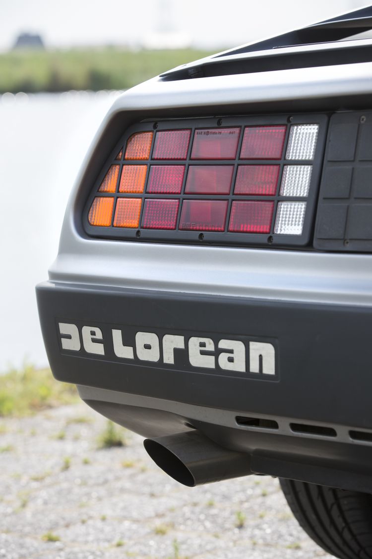 DeLorean DMC12
