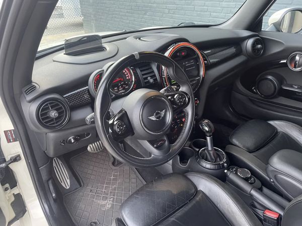 Mini John Cooper Works Mini JCW hot hatch hatchback occasion tweedehands auto