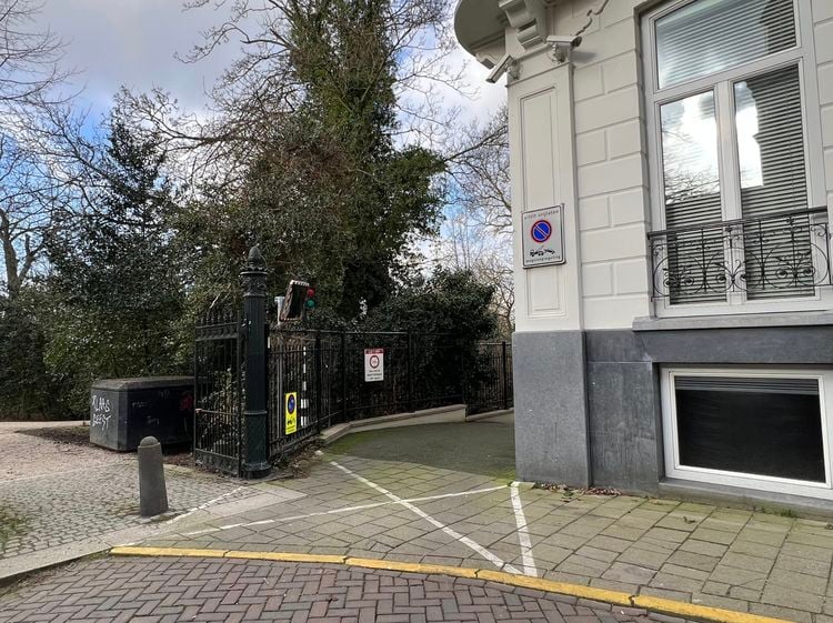 Parkeerplaats parkeerplek Funda te koop P.C. Hooftstraat Ferrari
