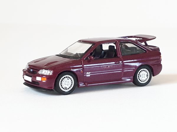 Must-haves: Ford Escort Cosworth, GreenLight, 1:64