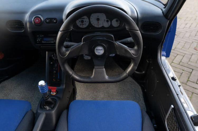 Suzuki Cara occasion Autozam AZ-1 tweedehands auto supercar Kei car