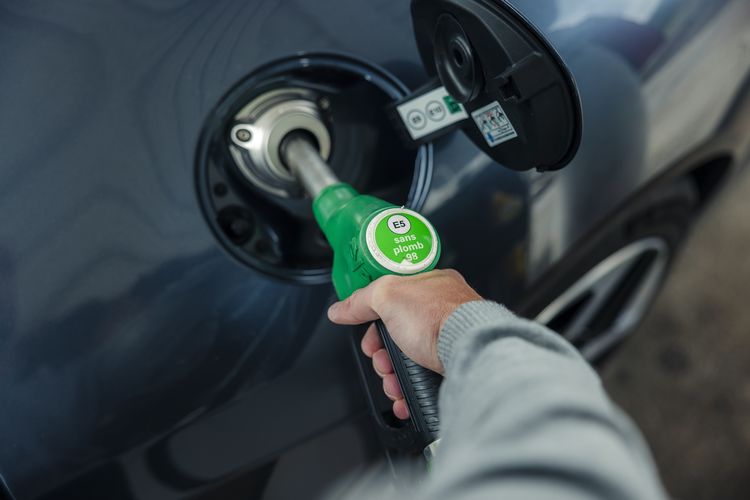 Euro98 tanken in de Ferrari 12Cilindri