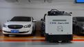 Chinese uitvinding maakt einde aan laadpalen: accurobots laden elektrische auto’s op