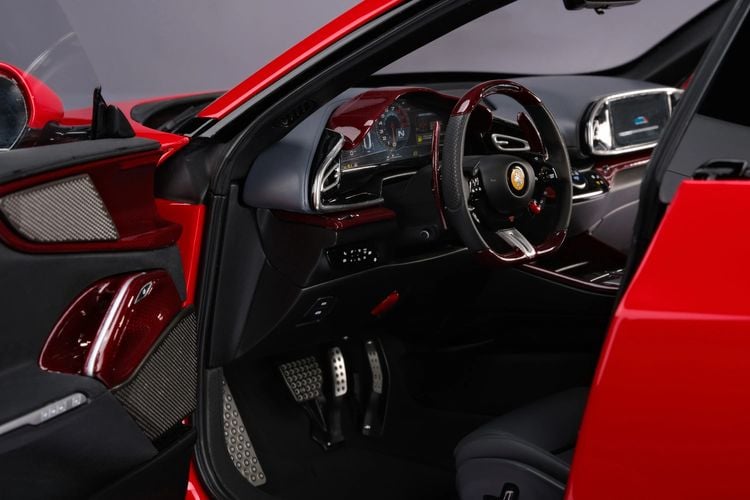 Ferrari Purosangue Dacia Sandero schaalmodel modelauto