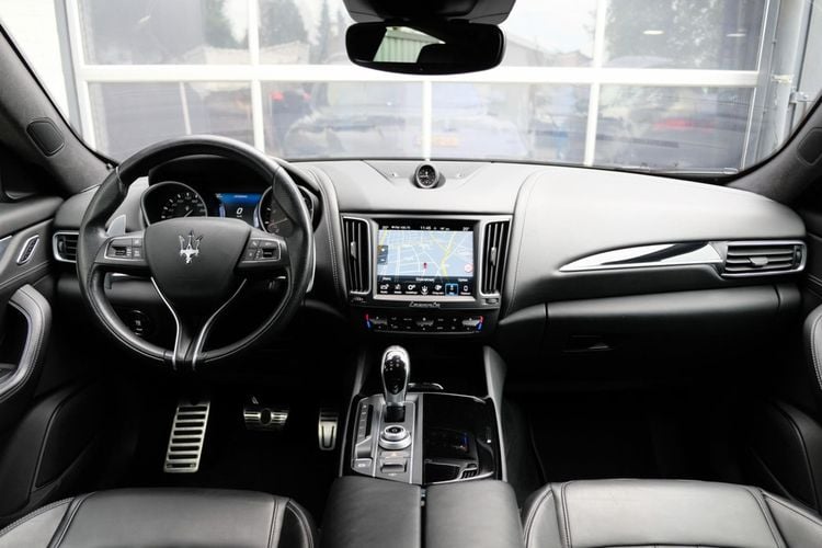 Maserati Levante S voor geld van een Golf