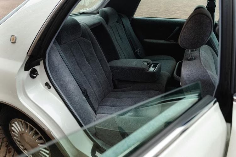 Deze betrouwbare luxeauto is gemaakt voor CEO’s, maar rijd je nu voor een fractie van de nieuwprijs