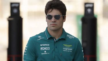 2023-10-05 14:07:41 Aston Martin's Canadian driver Lance Stroll arrives to the circuit ahead of the Formula One Qatar Grand Prix at the Losail Circuit on October 5, 2023. 
Karim JAAFAR / AFP