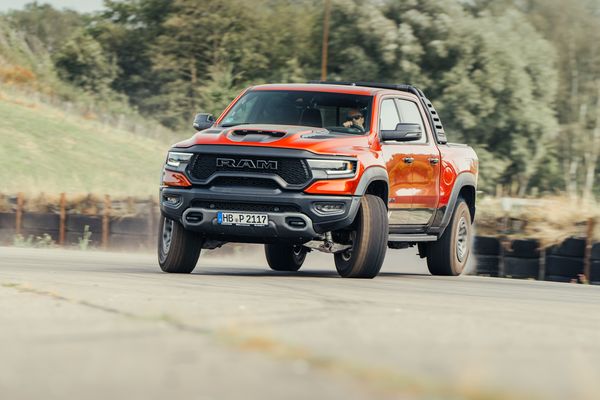 Ram TRX Ford F-150 Raptor