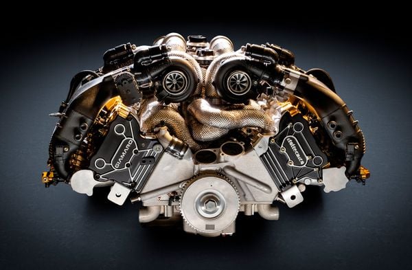 Italiaanse supercar heeft quad-turbo 7.0 V12 en achterwielaandrijving  